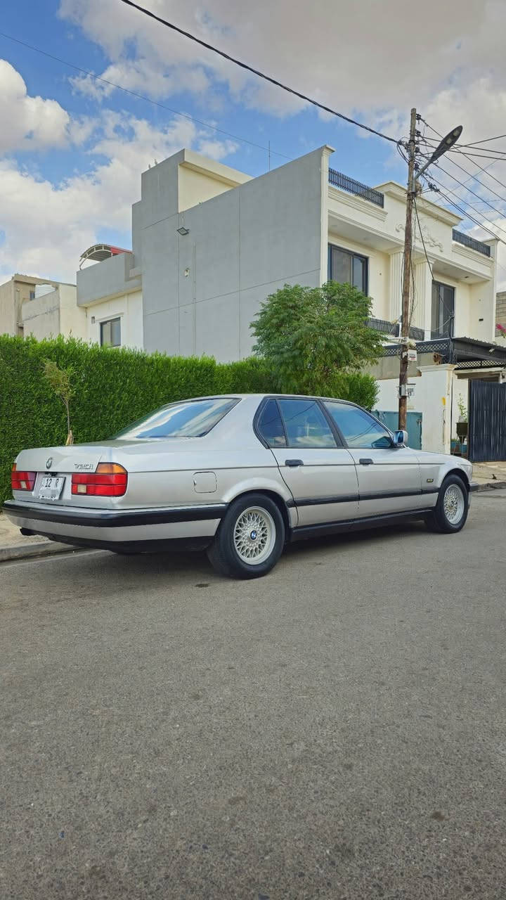 بي ام موديل 1991 للبيع 
تبريد ثلج 
لايتات زينون 
سنتر لوك 
فتحه بالسقف 
رقم انكليزي 
كابون بانزين 
كاميرا داش كم 
جامات كهرب 
صبغ عام للجماليه 
محرك 6 
سيارة نصبتها حلوه و نضيفه 
السعر 67 
سنوية بسمي و شرط التحويل 
للاستفسار أكثر ‎***********
