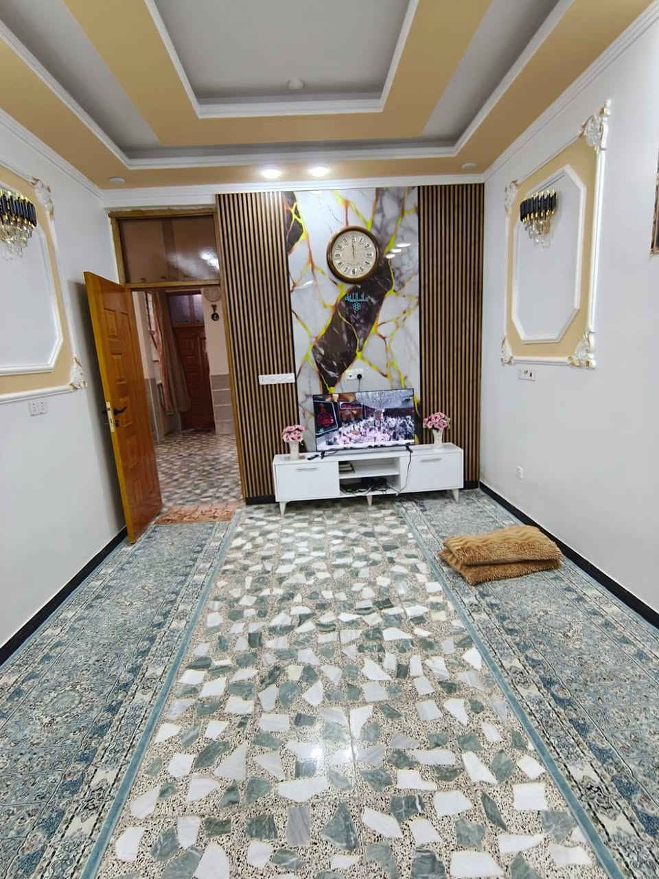 السلام عليكم دار للبيع 150 متر طابق واحد جديد سند 25 كافت خدمات بغداد الكمالية كاع ابو رشاد ***********
