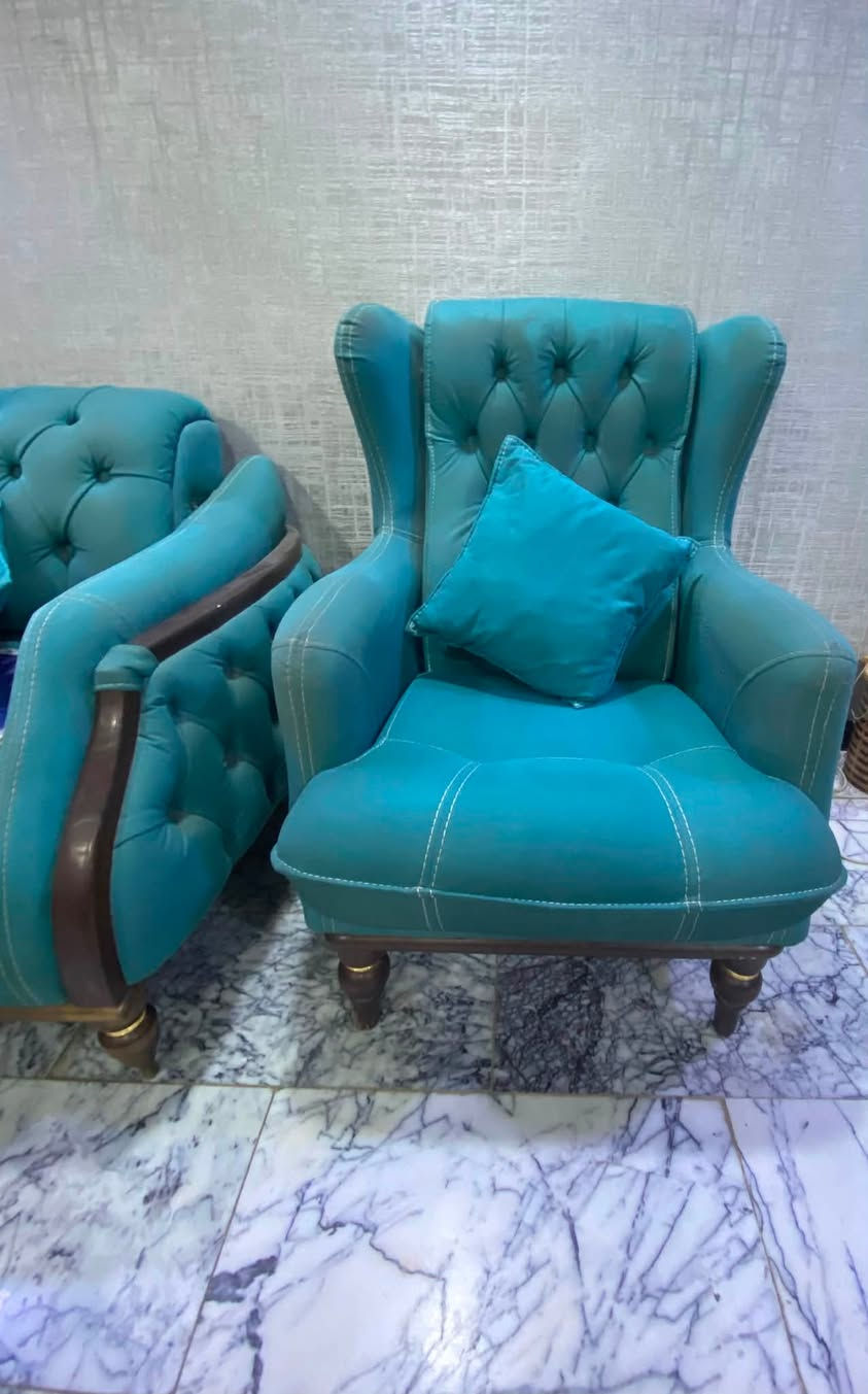 🛋️ للبيع طقم قنفات 10 مقاعد
طقم قنفات مكوّن من 10 مقاعد للبيع، بحالة جيدة جداً ومناسب استخدام قليل .

💰 السعر: 500 ألف دينار فقط

📍 المكان: بغداد – حي القادسية

📞 للاستفسار والاتصال:
***********
المهندس أحمد

الجادين بالشراء فقط، وأهلاً وسهلاً بالجميع 🌹
