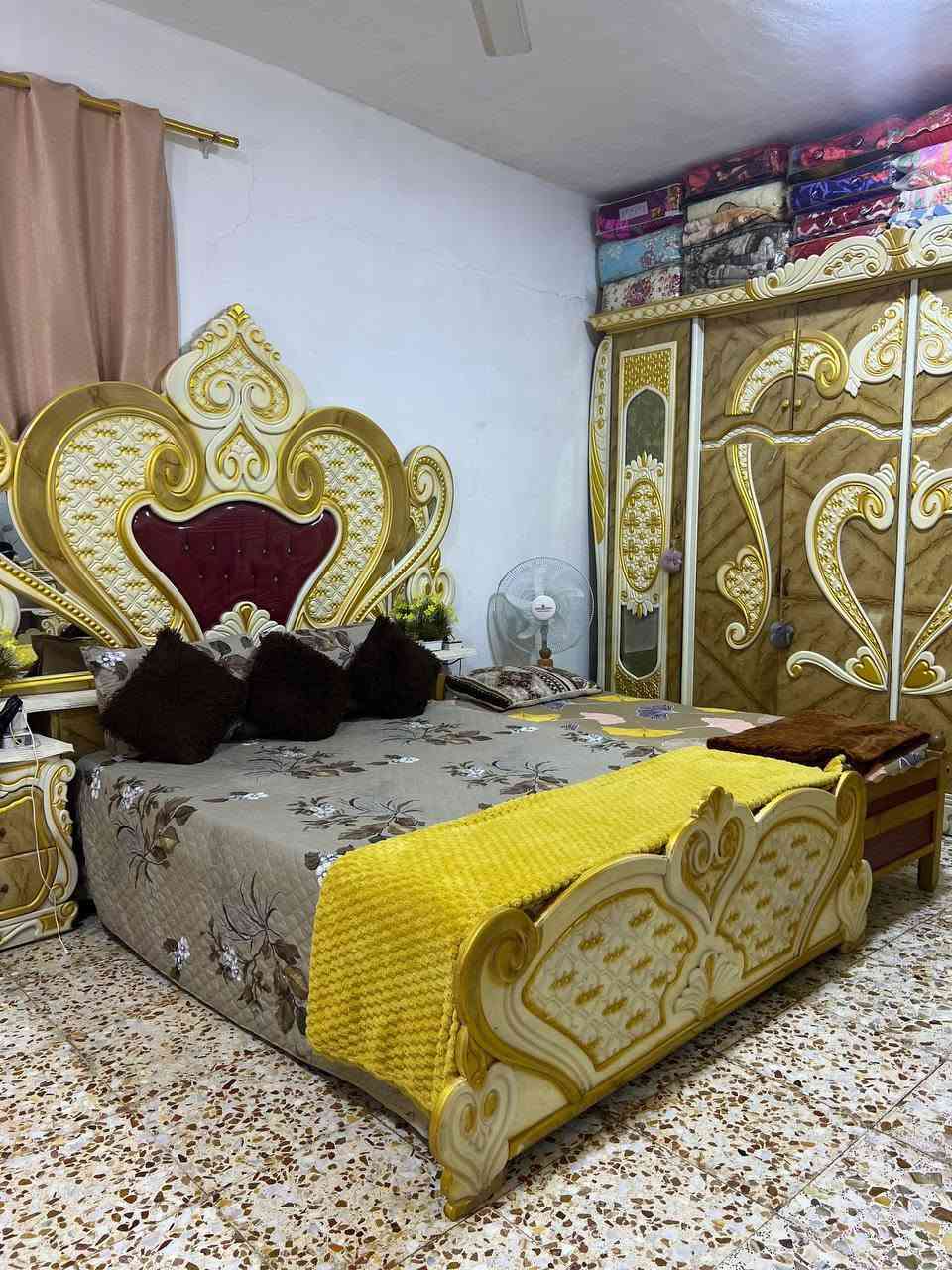 غرفة نوم للبيع  
الاتصال  ***********

