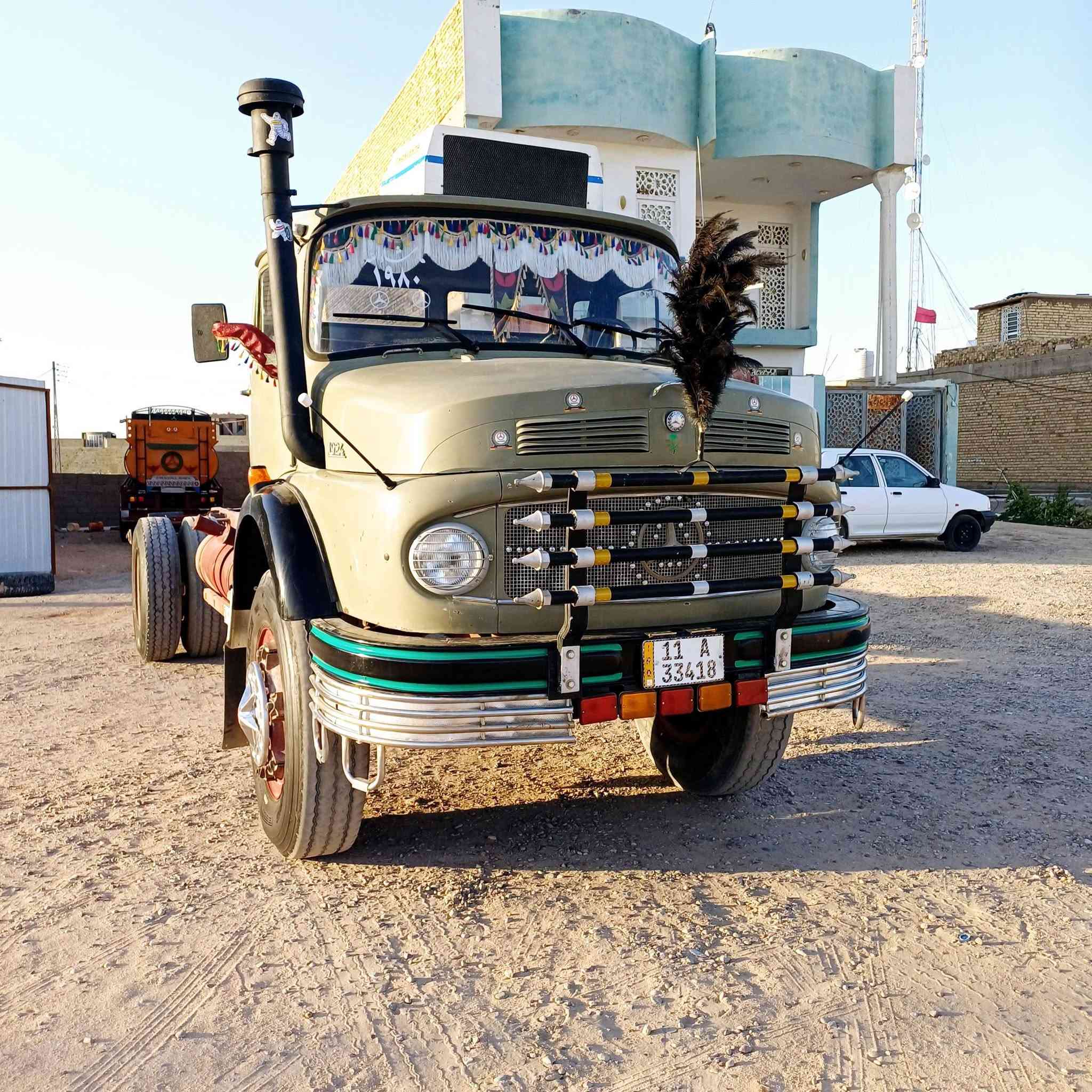 سلام عليكم قجمه للبيع موديل ٨٠ سيارة بلاده وضع شركه اكسن ومحرك و كير وضع شركه ماشيه ٥٠ الف رقم بغداد ***********()***********

