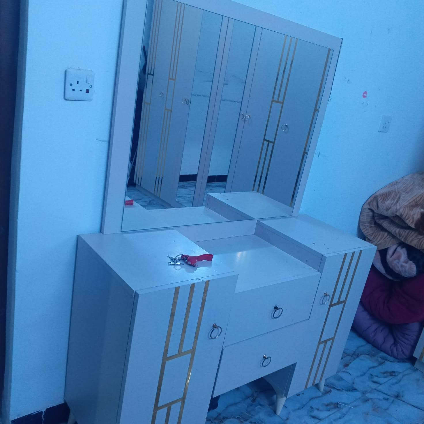 اغراض للبيع اليريدهن يتفضل خاص او اتصال على رقم الهاتف ***********

