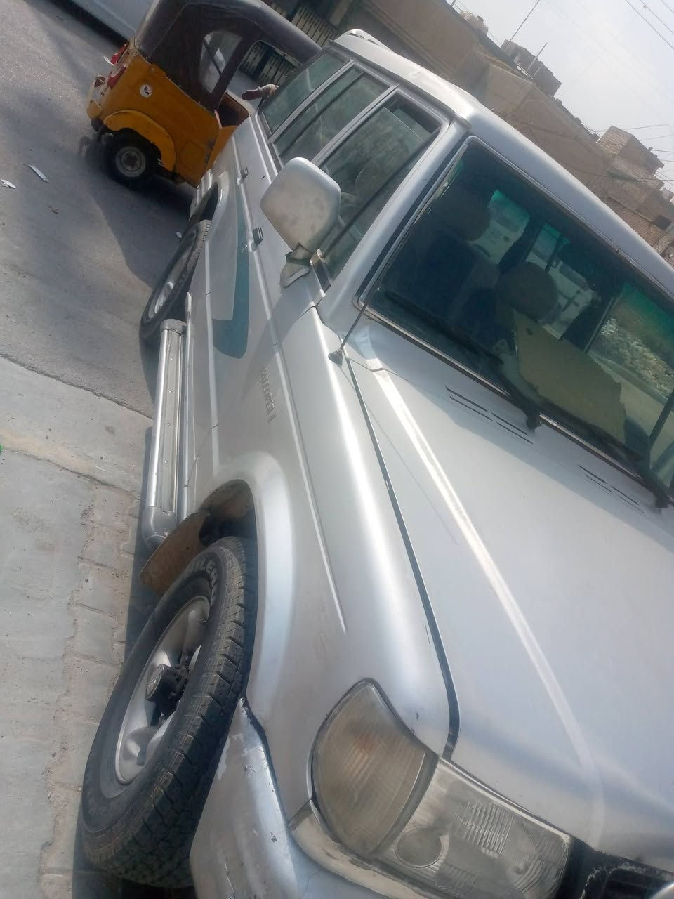 للبيع كالوبر 98عضم بدي كفالة لا سمكرة لاصبغ لاحادث ولا خياس تكحيلات بسيطة وما مبينة تبريد شغال محرك بلادي كير عادي تخم تاير كهربائيات شغاله فول رقم انكليزي بغداد سياره اي نقص ما بيهة عدا دخان خفيف مستعجل على البيع السعر 50 وبي مجال مكاني بالحسينيه مال الراشدية أو الحبيبيه *********** ملاحظه اذا اكو سياره مراوس مع فرق
