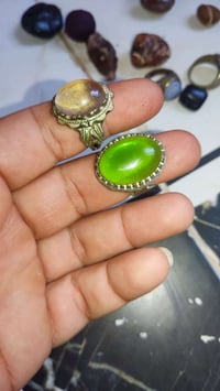 خواتم در مع زمرد اصلي طبيعي رباني سعرهم 20 مع توصيل التواصل ولاستفسار ...