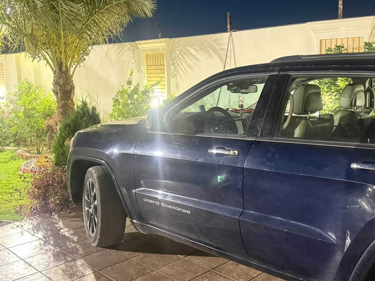 السلام عليكم جيب اوفر لاند موديل ٢٠١٦ حادث بس دعاميه بدون ايرباك و الجاملاغات الاماميه مصبوغه السياره فول عدا الرادار المكينه هيمي عليها منضومه مال غاز    يردالها ترتيب لان مهموله سعرها ١٧.٥٠٠ بي مجال بسيط رقم الهاتف ***********
