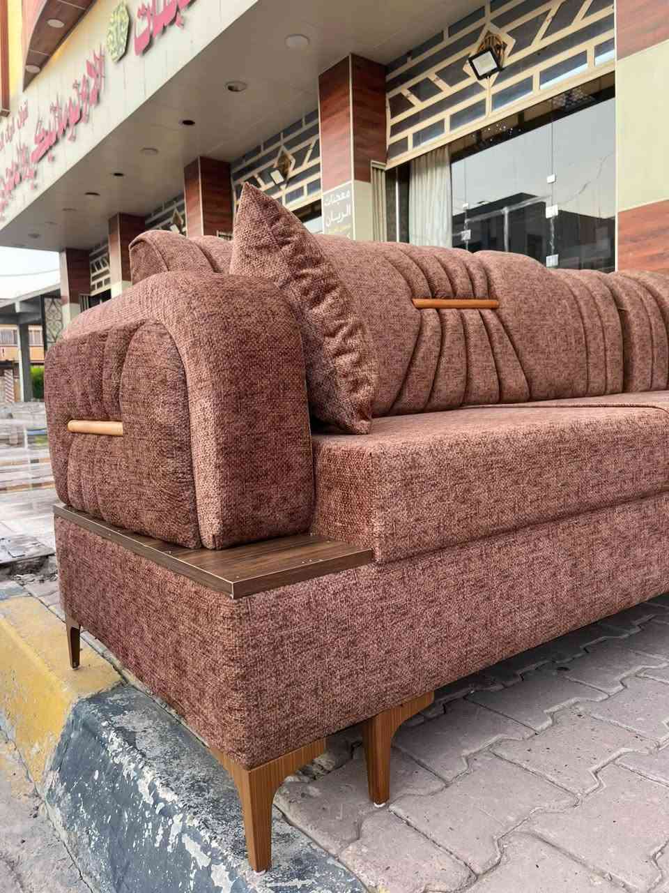 معرض ايمن للاثاث المنزلي
ديوان شغل موصل حطاطة درجة اولة
قماش خاولي مبطن ثقيل 
 خشب بلاويد اسود 10ملم 
ارجل نيكل حديد ضد الصدة 
قياس 7متر و11مقعد 
نضام تركي وبايدي عراقية وبجدارة 
يوجد لدينا تفصال حسب الطلب وحسب الموديل 
متوفر لدينا جميع الموديلات 
يوجد.لدينا عرض تبديل المستعمل بالجديد
العنوان تكريت نهاية تقاطع الساعة مقابل التجنيد ومجاور افران الريان ومقابل مطعم قصة 
للطلب والاستفسار الاتصال على الرقم التالي 
***********
***********
زورونا وتجدون كل ماهوا جديد
