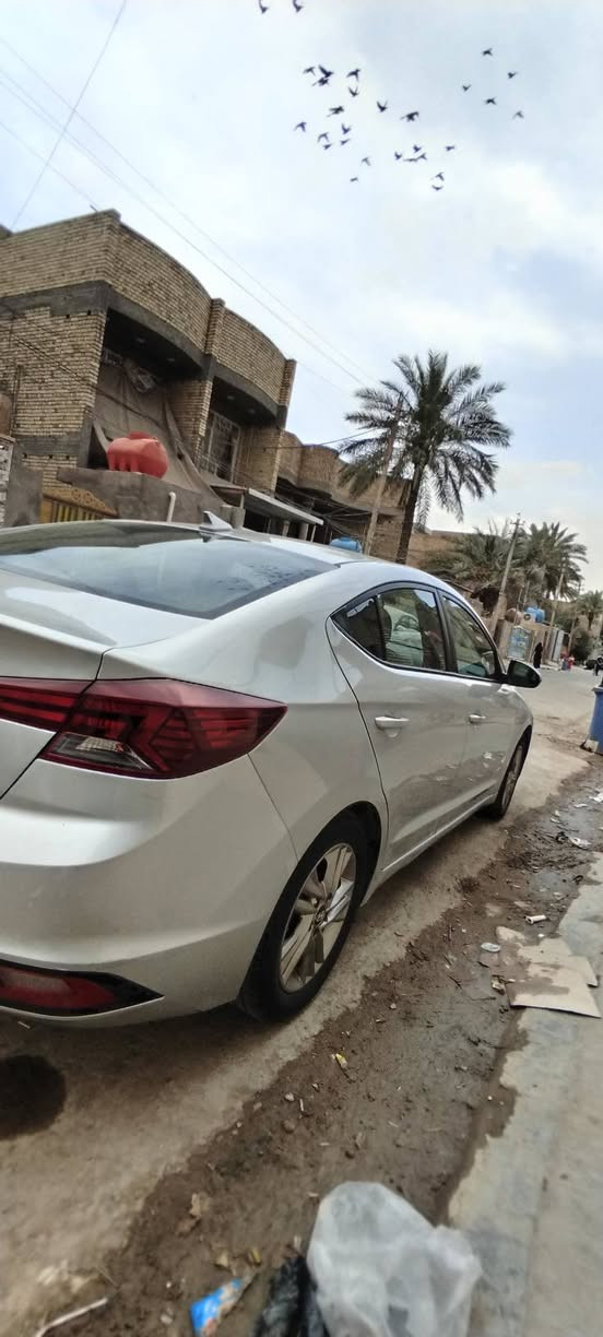 السلام عليكم
من رخصة الادمن 

نوع السياره : النترا

الموديل:2019 كير ومكينه مكفولات 

مواصفات 

محرك:2000 دوش

رادار تحديد مسار 

توقف ذاتي 

نقطه عمياء 

كامره دواره 

شاشه كبيره

لايت اربع عدسات 

مري شفط 

تحكم ستيرن جهتين

كير at 

تبريد ثلج 

رقم السياره أربيل بأسمي شرط التحويل 

مكان السياره بغداد 

وارد امريكي 

حادثها بابين تبديل نفس الون بدون صبغ مالات كصه امريكي وجاملغ نفسه مصلح وبالعراق باب السايق صبغ كد شبر ونص وكلهن صور الحادث منزلهن بالتفصيل

السياره ماشيه١٣٠

السعر :123 وبيها مجال بسيط 

الهاتف ***********
