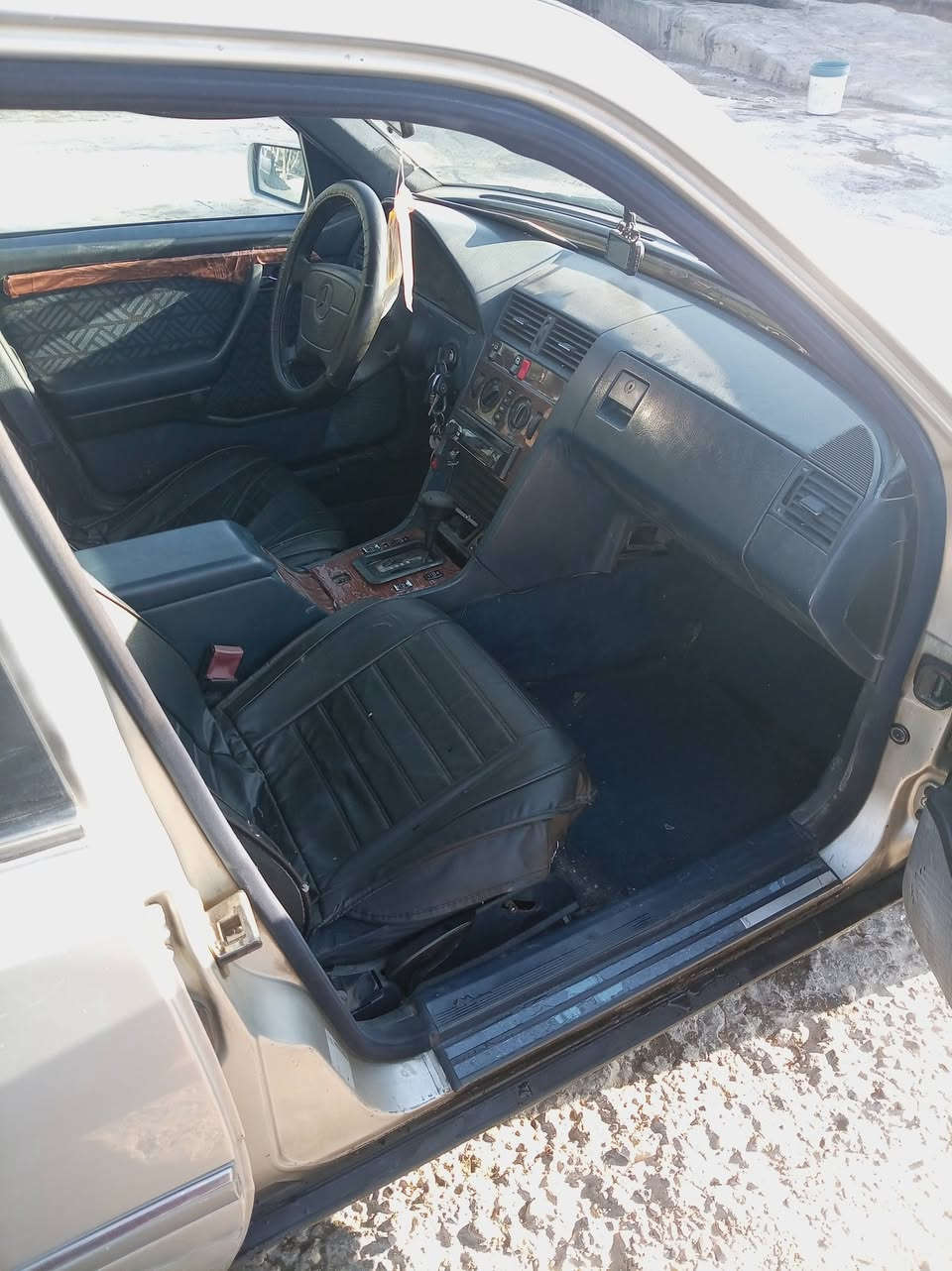 مارسيدس c320 كفاله ضربه وصبغ مديل ٩٥ مكينه خراطيم جديده كير جديد حداديه جديده كهربائيات جديده تخم تاير جديد غرفه نظيفه سيارة كلها بلاديه رقم بغداد مشروع وطني للبيع او المراوس السعر ٥٥ وبيها مجال ***********
