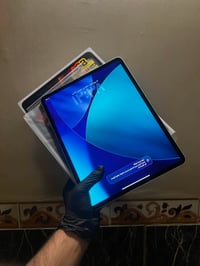 ايباد 12.9pro الجيل 5 ذاكرة 512GB كارتون ولاصق حماية وشاحن   جهاز لوك ...