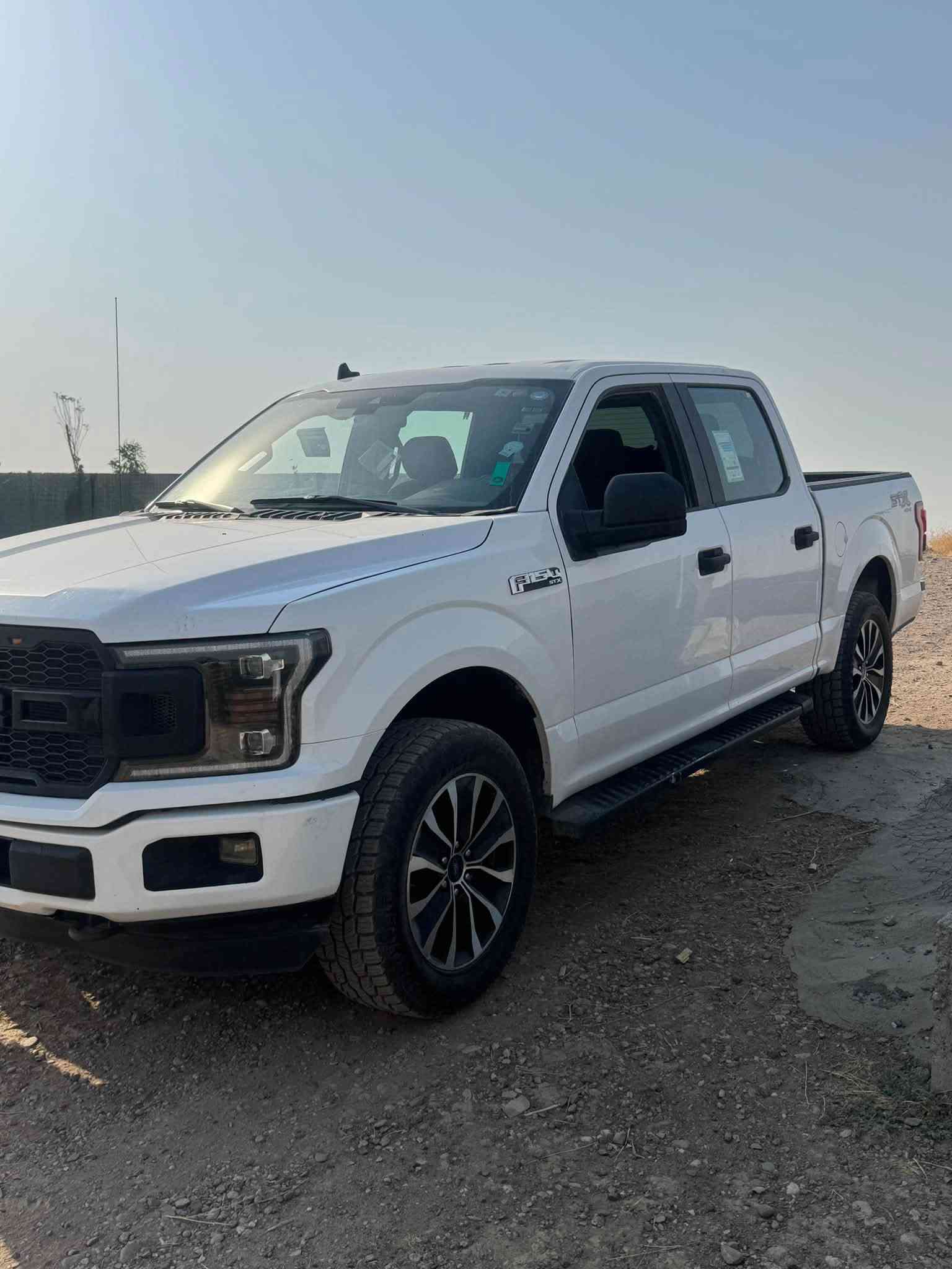 Fort f150 2020 سویارەکە گێر لە سوکانە دەبل ئەکسلە فەحسو هەزەی نوە سەنەوی هەتا ٢٠٣١ جایزە یەک دینار مەسرەفی نیە ٣ پارچەی بوغە دوو چاملغی پێشەوەو یەکەچی پشتەوە بێ ژۆرێ ئەرباگ بە سوکات تەقیە سعری ١٨٧ مەجال ژ.م ***********لە هەولێرم

نص مكتوب في الصور:
- 4:44 56 4 / 10 bid.cars
- 4:33 57 1 / 10 bid.cars