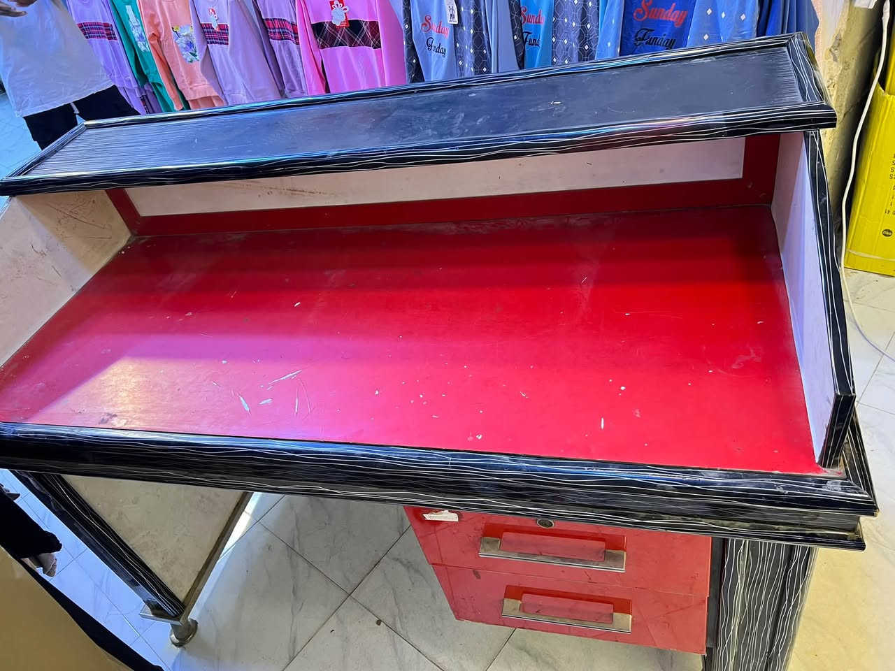 ميز محل • للبيع