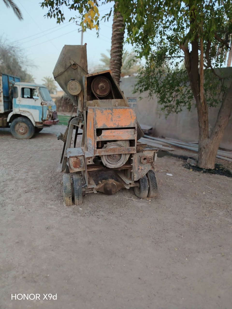 خباطه يدويه مكفولاه من كل شيء هي وغراضها رقم الهاتف ***********
