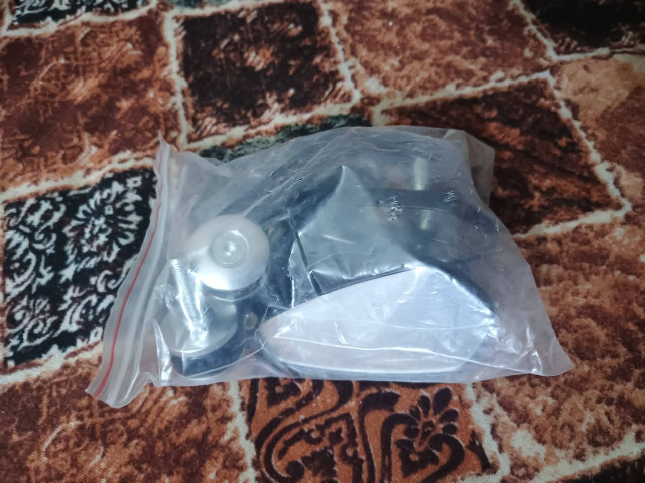 متاح غراض مال لايتي دسكات جديد + دوسات وشيال مال وقيه طين + مري يصيرن بل سكان + درع كامل  السعر كلهن 40 مكان الحله قضاء القاسم ع ***********
