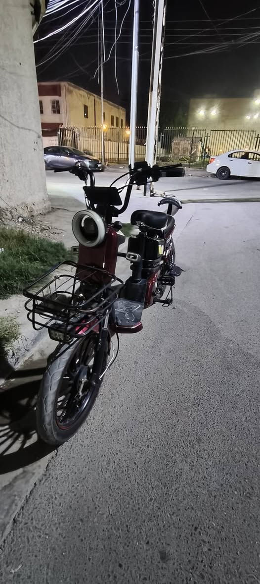 دراجة شحن تايكر
4بطاريات 
من100الى 0
70KM
تشحن من الصفر 100... 
5 ساعات 
شاحنة اصلية موجودة 
مكاني الغزالية شارع المدارس
*********** واتساب واسيا
سعر 300بيه مجال للطيبين 
مراوس بانزين اذا اكو
