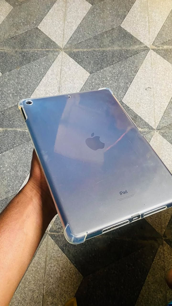ايباد ٩ • ٢٥٦ • بطاريه ٩٠%