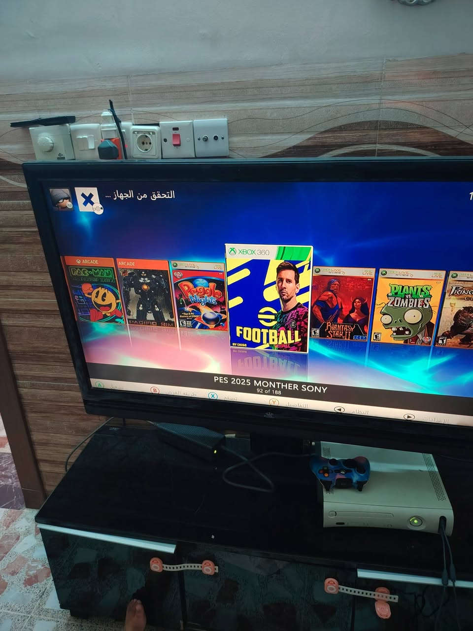 السلام عليكم Xbox 360 (كاسبر) للبيع 
ذاكرة 256
يدات 2 بلوتوث أصلية 
الجهاز ملحقات كاملة 
بي 190 لعبة 
السعر: 110 وبي مجال حك الجية مكاني الأيمن
للتواصل:*********** بي واتساب
             ***********
