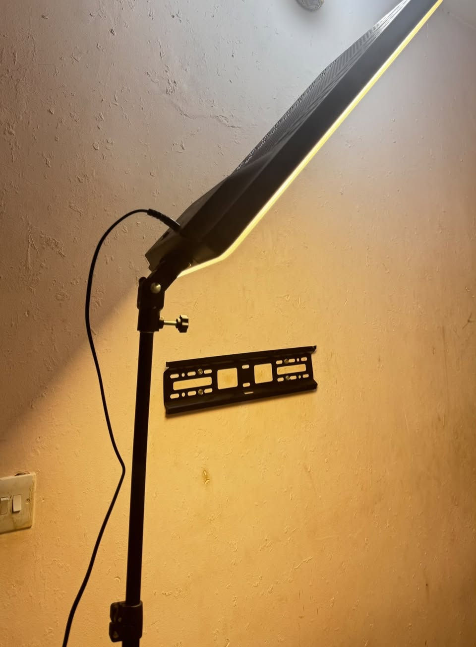 سلام عليكم
عندي هاي الاضاءة اشتريتها اول البارحه تشتغل على الكهرباء مباشر 

قوتها 220v

يجي وياها ستاند طوله مترين ويجي بيها 3 الوان اضاءة وتحكم عن طريق الريمونت 

معروضه للبيع بسعر 50 الف

للتواصل :***********

مكاني بغداد
