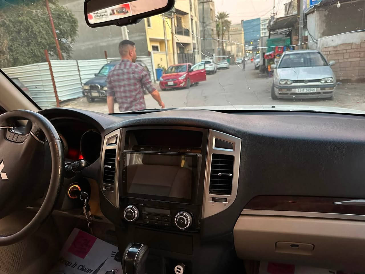 سلام عليكم باجيرو ٢٠١٨ رقم سليمانية تحويل ثاني يوم ماشية ١٨٠ الف نقصها اما ليك بالبواري او فريز يكلف ٣٥٠ الف إذا فريز والايبي إس طافي الحساس مالته سعرة ٦٠ الف بيها بنيد مبدل وصبغ الجاملغ الأيسر السعر ١٨٥٠٠ وبيها مجال $ مكاني بغداد حي البنوك ***********

