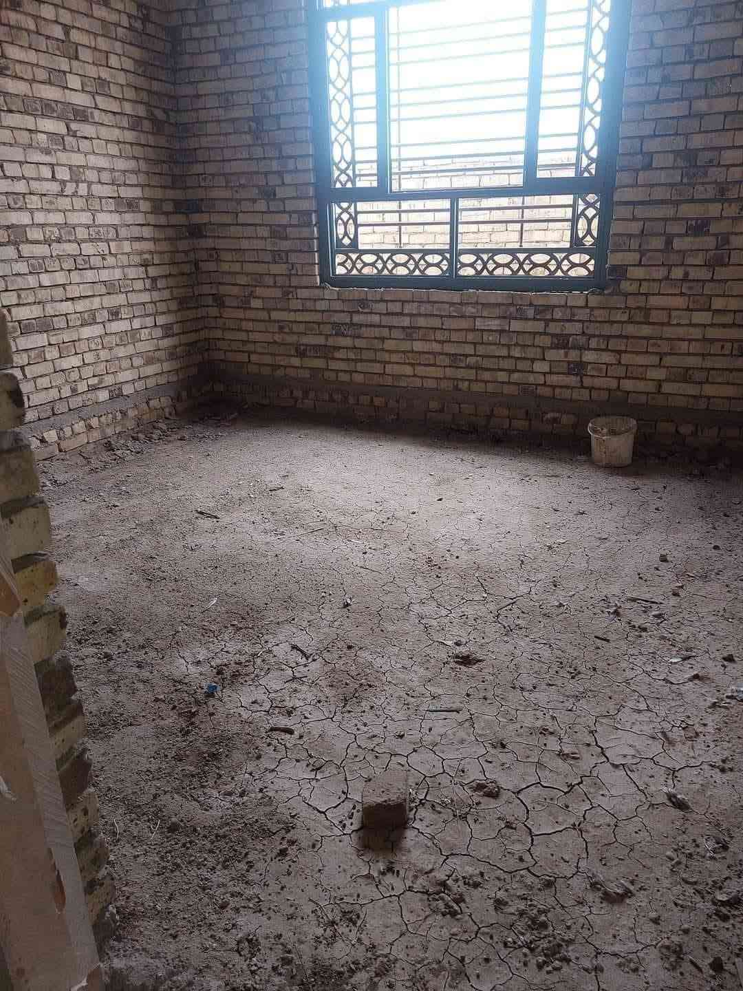 🏠 للبيع هيكل دار — طابو صرف

📍 الموقع: خلف تقية الطيارين
📐 المساحة: 180 م²
🏡 ركن على شارعين
✨ بناء حديث

🔹 الطابق الأرضي:
• صالة
• مطبخ
• استقبال
• كراج
• حمامات داخلية وخارجية
• غرفتين نوم
(بيت بي فضله) 

🔹 الطابق الثاني:
• غرفتين نوم
• صالة
• سطحين
• حمامين سويت داخل الغرف

📄 طابو صرف

📞 للاستفسار والاتصال:
***********
