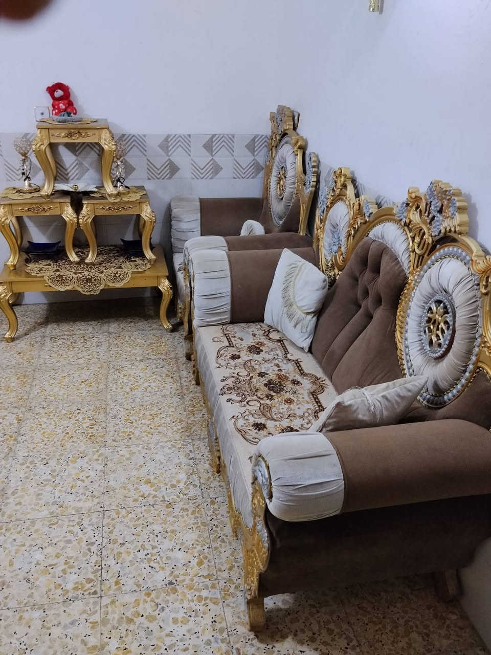 تخم تفصال للبيع نظيف اي ضرر مابي سبب البيع المكان صغير مع الطبلات اربعه وحده كبيره واتلاثة صغار واضح بتصوير المكان الحسينية الراشديه الجريخي السعر ٦٠٠و٥٠ وبي مجال رقم الهاتف ***********
