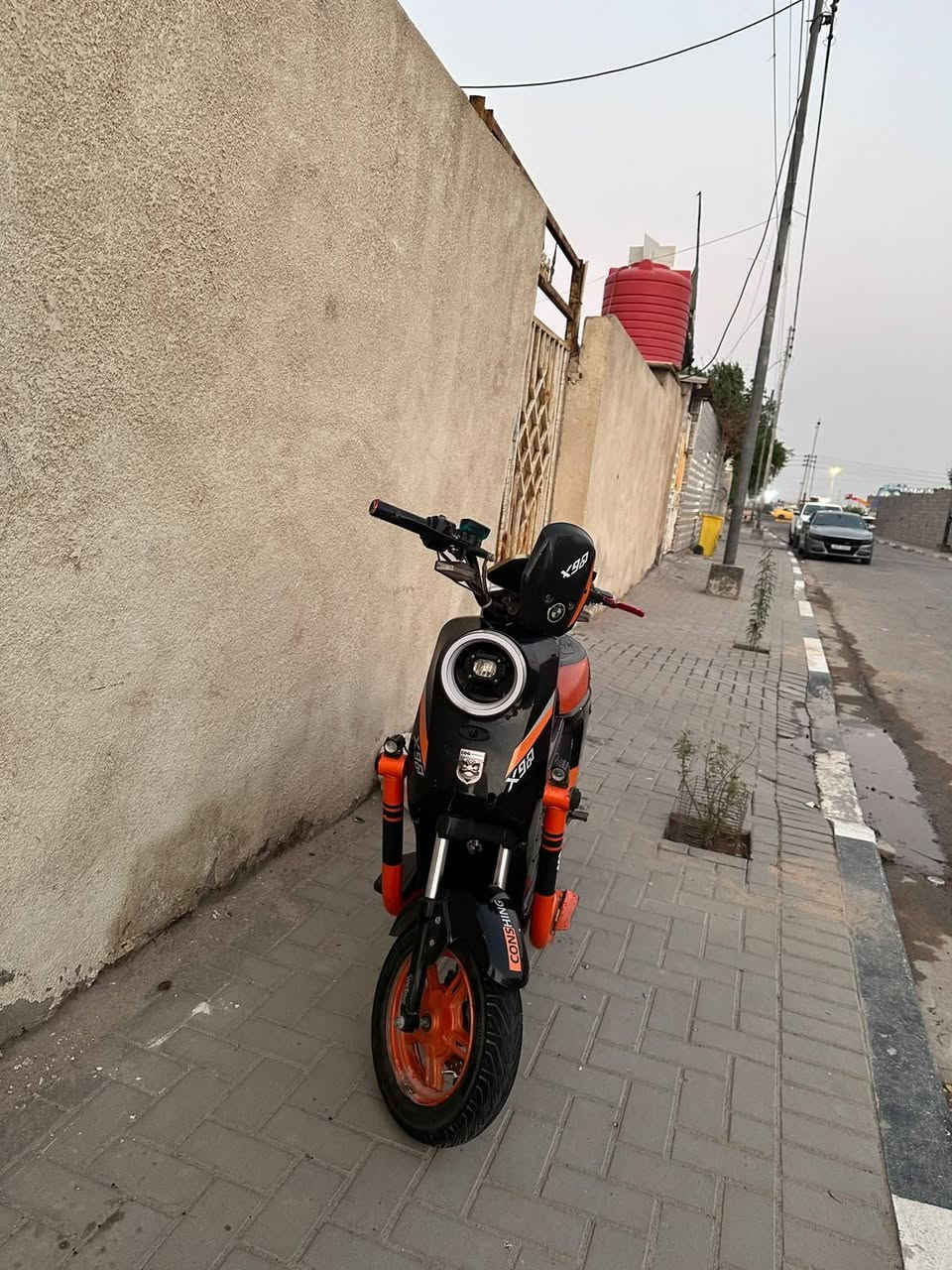 X900 • ٥ بطاريات • شاحن جديد