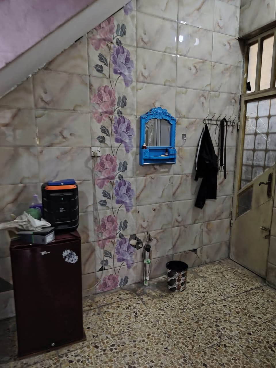 بيت مستقل ٤٥م طابو طابقين استقبال ومطبخ وخدمات وطابق اول اثنين نوم وخدمات قرب ثانوية ذات النطاقين نهاية الميكانيك سعره ١٠٠ قفل *********** مؤجر حاليا ٤٠٠ تريد يبقى تريد يطلع
