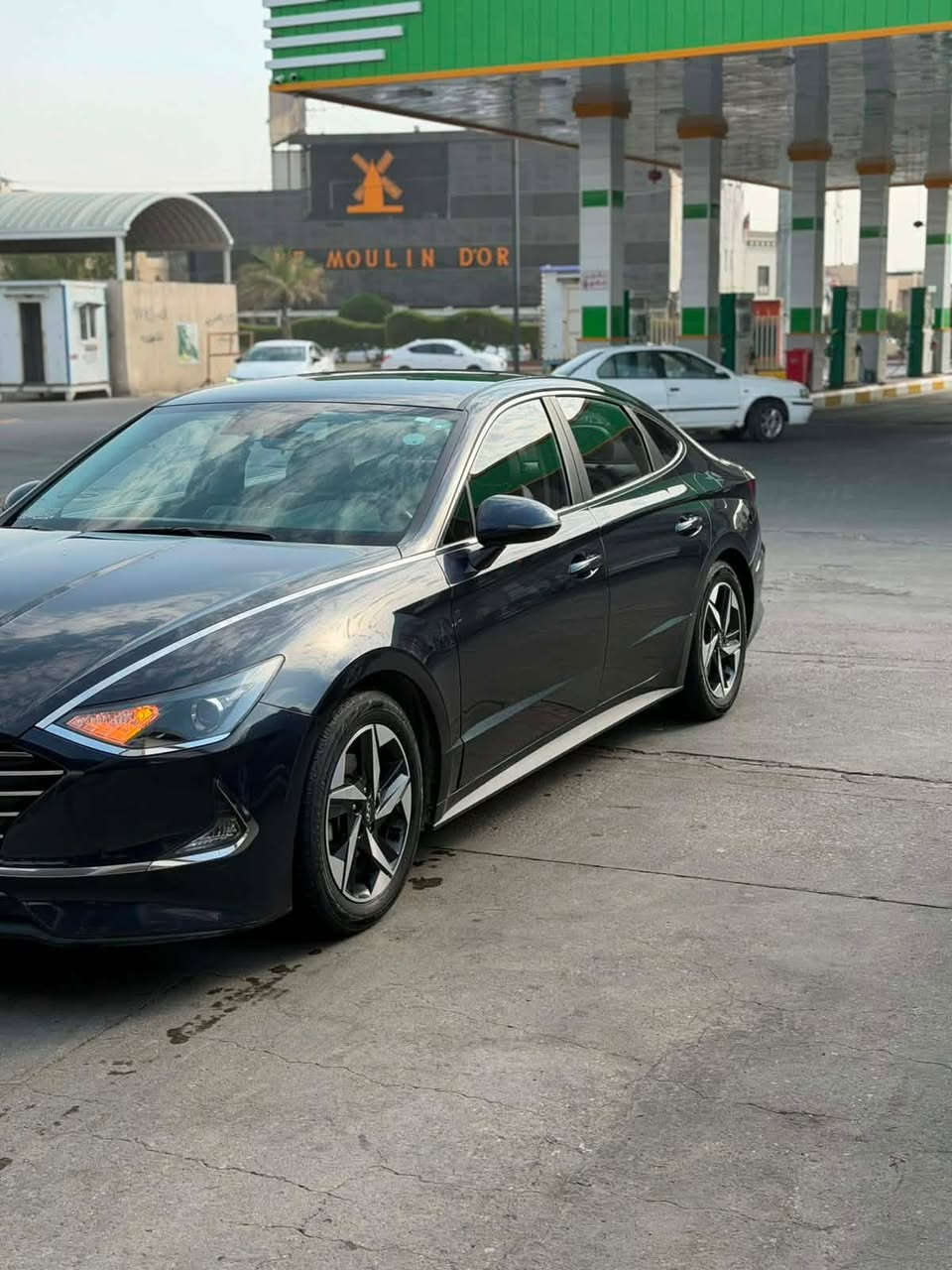 سلام عليكم 
عرض للبيع سوناتا 
موديل 2022 غاز بلاد شكل الجديد
 السياره بيها بابين صبغ صفحه العبري حساسات خلفيه ورادار امامي وهواي مواصفات بيها 
سعر السياره 155 وبيها مجالا
عنوان البصره ابو الخصيب ***********
