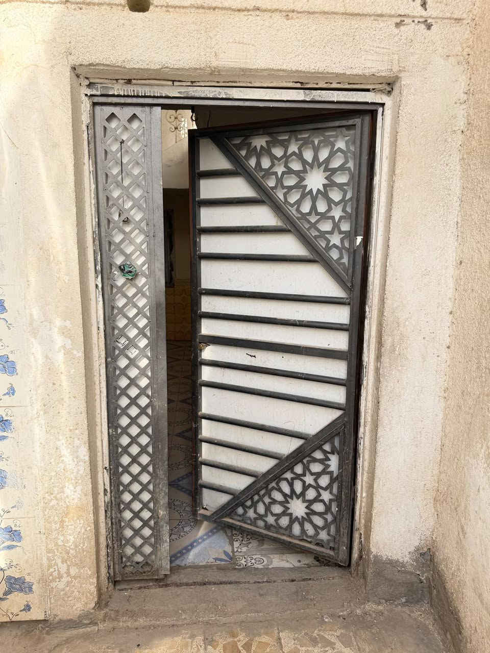 باب خارجي طلاكتين وباب طلاكه وشباك مكانهم حي العسكري قرب المخازن مفتوحات حاليا الاسعار اتصلو على الرقم***********
