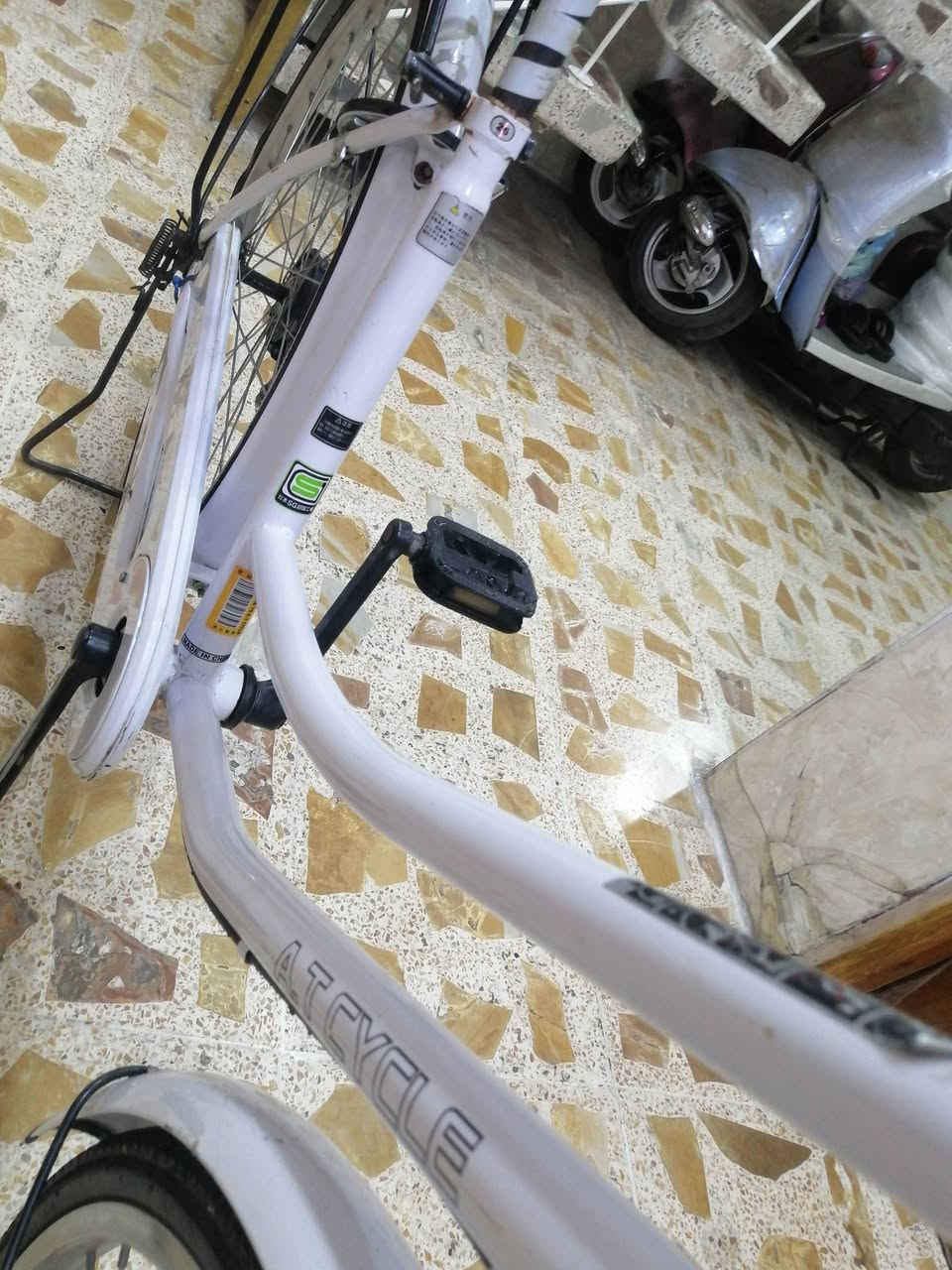 سلام عليكم
بايسكل للبيع بناتي 🚲
البايسكل لون مميز جداً  وقطعة نادرة    ✔️
البايسكل صنع في اليابان✅
وزن خفيف جداً 💯
الحجم.  26فريم عالي   👌
البايسكل مختم بكل مكان كلة ختم واحد ♣️
البريكات جدد  
البايسكل موديل2024 
التايرات تايرات جدد    
البايسكل كلش ناعم وسريع بلمشي ومريح بلسياقة 
البايسكل نضيف جداً كما موضح بلصورة 
البايسكل بلحقيقة احلة من الصور.📸
السعر110 الف وبي مجال  💬
التواصل ***********واتساب او اتصال 📱☎️
العنوان: بغداد الكماليه
