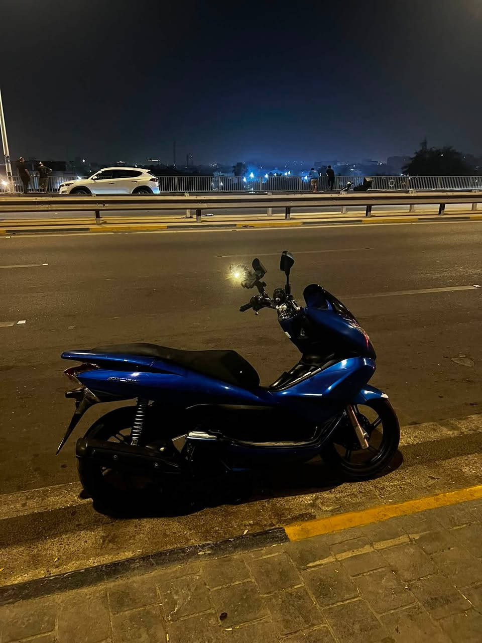 السلام عليكم للبيع دراجة pcx جيل اول محرك 125 cc محرك جديد مامفتوح الدراجة مرتبة ونضيفة مسويلها ادامة كاملة من ناحية الكلج والدهن وماي راديتر وبلك جديد وبعد هواي شغلات بس الكفرات بيها شخوط توديها على اي واحد صباغ يرجعلك الكفر جديد ماشية 24 سعرها 1700 الف
الرقم ***********

