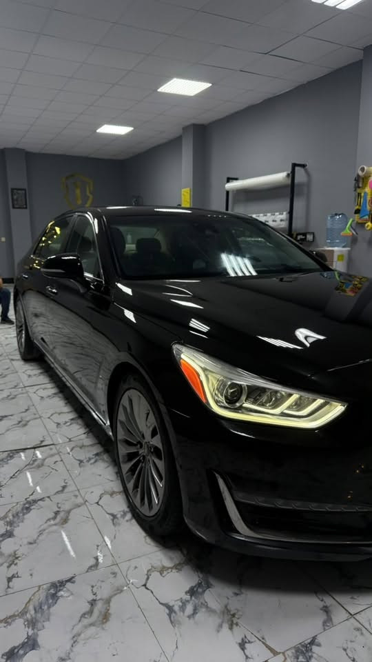 Genesis 2019. G90
السياره كلش حلوه ونظيفه 
السياره (كلين تايتل ) مابيها قطره صبغ شرط الفحص 
مواصفات السياره 
- كامرات 360 درجه 
-بيبان شفط 
-جنطه شفط 
-جنطه تنفتح اوتو عند الاقتراب
-داتا شو 
-الكشنات تدفئه وتبريد الاماميه والخلفيه
-تدفئة ستيرين
-3 قطع تبريد
-كشنات كهرباء
-رادارات 360
-نقطه عمياء 
-تنبيه الخروج عن المسار 
-مثبت سرعه 
-كير طياره 
-تحكم موس بالشاشه
-3 شاشات كبيره
-تحكمات خلفيه في الشاشات 
-بردات اوتو بلادي
-سستم صوت 12 سماعه 
-تبريد منفصل امامي خلفي 
-المري شفط +قلاب
-حساسات اماميه وخلفيه 
-نظام ترحيب 
-محرك v8 -5.0
-فتحه سقف
-كشنات خزن الاماميه والخلفيه 
-السياره بحاله الوكالة
-وبعد بيها مواصفات كلش هواي المعروفه بال g90 
-ماشيه 115 الف كليو  
السياره عليها ادامه كامله والسنويه جديده ورقم جديد 
تحويل مباشر 
ماناقصها اي شي 
السعر 28 ورقه وبيها مجال 
ماتحصل بهيج سعر 
الي تعجبه السياره يراسل واتساب  او يتصل 
واذا شراي يشلع عيوني 
***********
