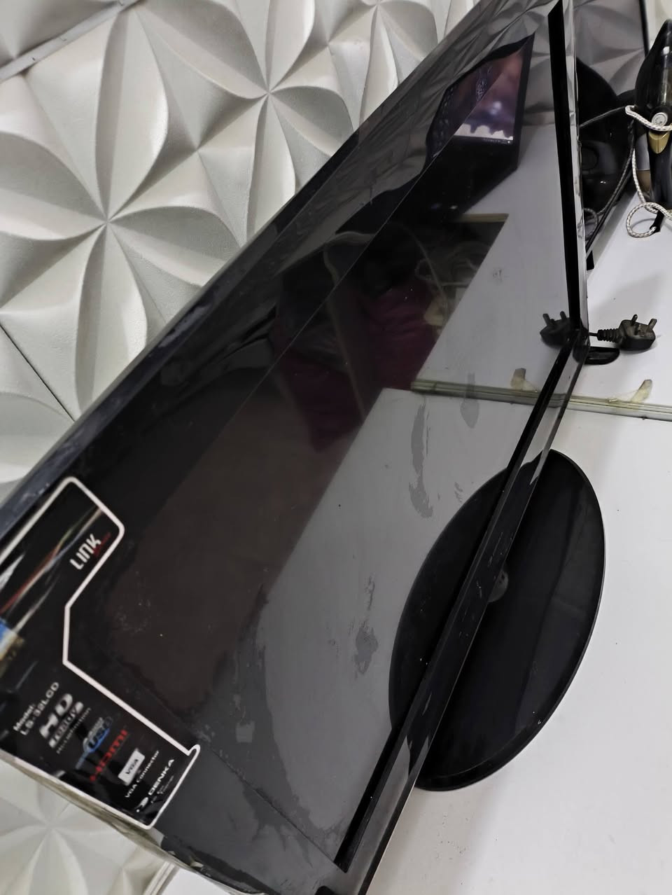 شاشه  DENIKA حجم 32  السعر 100 الف 
ولابتوب Lenovo السعر 150 الف
للتواصل رقمي ‏‪***********‬‏
