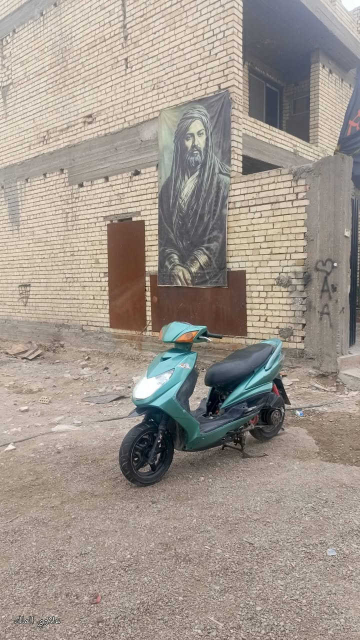 سلام عليكم
سكنس فحل 
طلاعات 
كلجات رياضي 
الامامي ابو دولار 
ولخلفي Rs
صالنصه رياضي حلكين دبل بوشه TM مال تي ماكس
دراجه شلعه معدل طياره
مكينه مكفوله ممفتوحه
كهربائيات كلها شغاله
منضومه زنون
دشبول شغال
فراك بريك رياضي
زوج تايرات جلاتين 
سعرها 550وبيها مجال
مكان الغزاليه
***********
***********

نص مكتوب في الصور:
- علاوي الملك