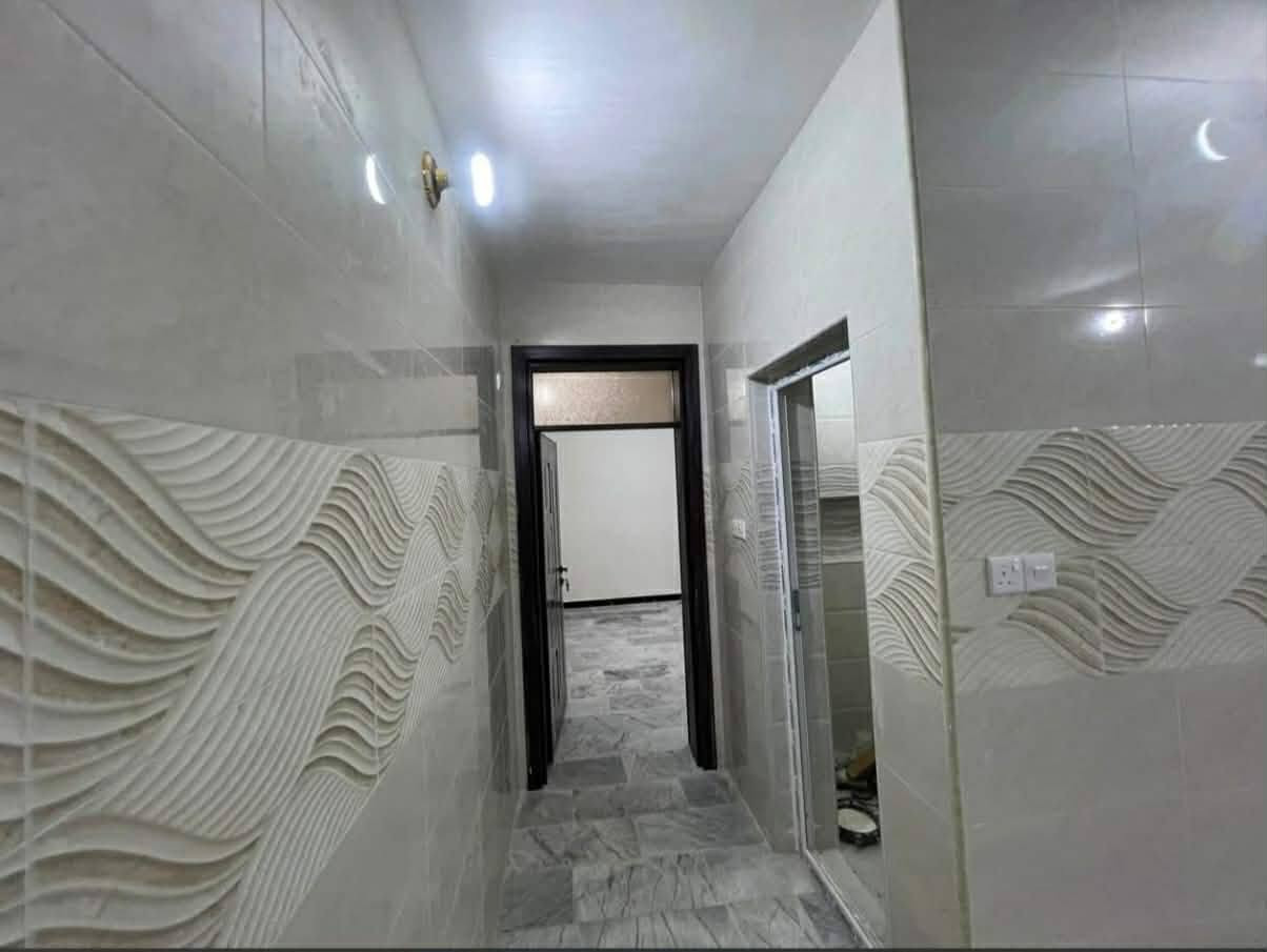 للبيع ✅طابق ونص🏠
الموقع حي الاعلام قرب مدرسه التعاون 
بيت للبيع المساحه  100متر للبيع 

يحتوي على 2غرف نوم / +صاله الخطار /

حمام ارضي  + حمام طابق اول :

حوليه كبيره مفتوحه /

مطبخ حار ⏲️🧑‍🍳✅

  

🚪 ابواب كلها تركي ✅ +باب صاله قاصه ✅

***********📞

***********📞

*********** وتساب ☎️
