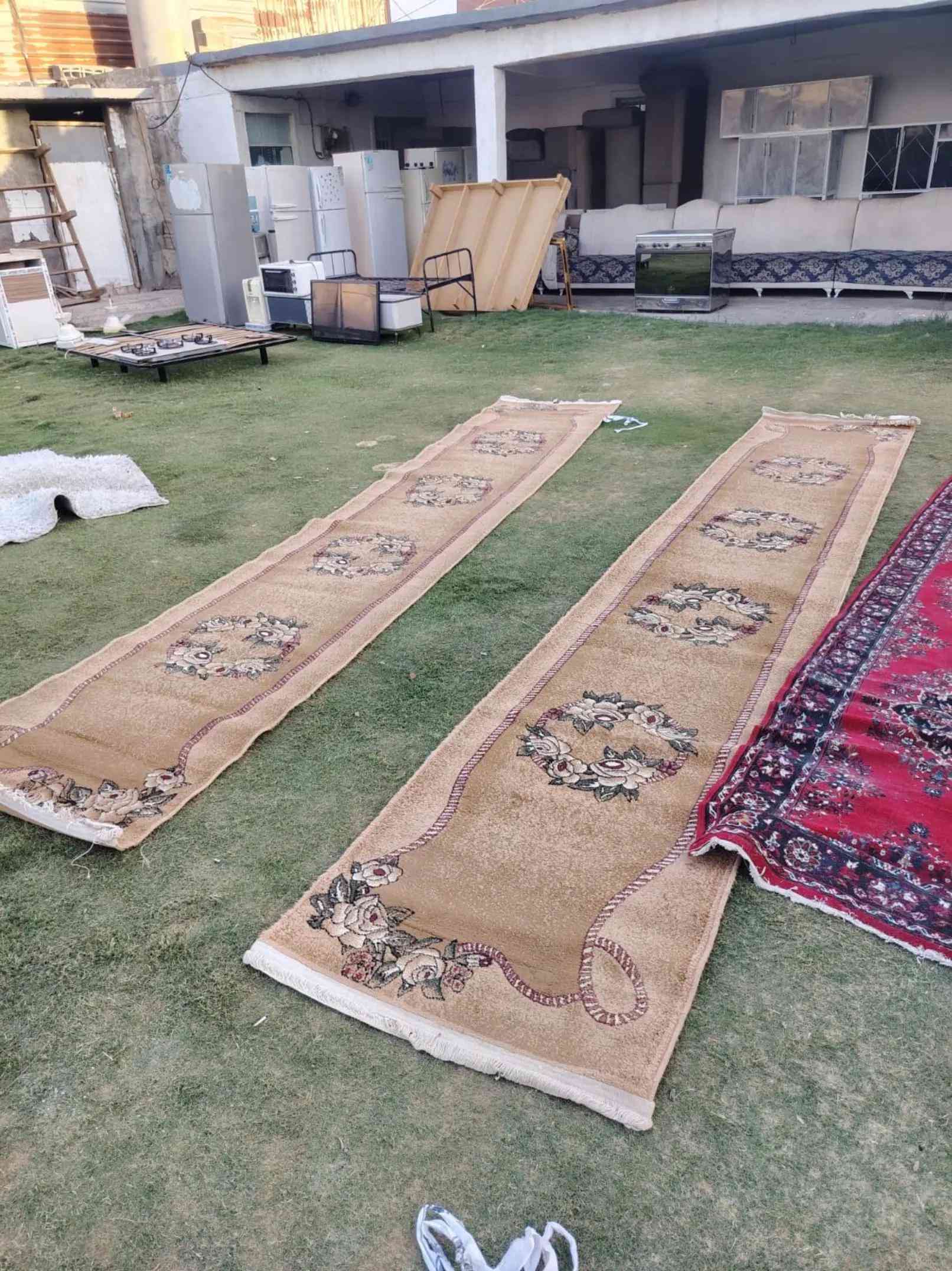 بضاعة اليوم الجمعه تابعوا البث اسعار  فلس ونص معرض البركه فرع الحله  العنوان بابل سدة الهندية منطقة المهناوية  ***********

نص مكتوب في الصور:
- 4+3
- 5 و نص + 4
- 6+30و3
- 3 ونص + 5