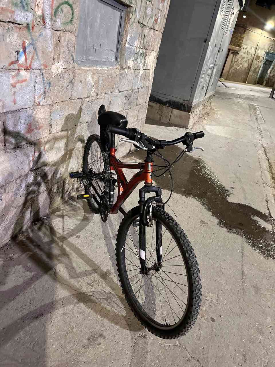 باسكل لبيع جديد مال روحه جيه
حجم 26 
دبلات شغاله 
بريكات شغاله 
تايرات جدد 
كيوره شغاله جدد 
السعر 75🔥 وبي مجال 
وتساب *********** 
موصل جانب الايمن
