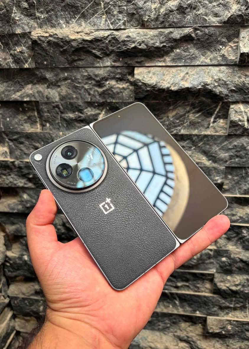 One plus open / ون بلاس اوبن 
512 , 16  - بطارية 99% نسخة عالمي 
نظافة 99% - ملحقات كارتونة
السعر 950 او مراوس 
*********** - بغداد
