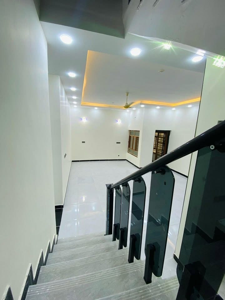 📢 إعلان عقاري مميز

يُعلن مكتب الاعتماد للاستثمار العقاري والمقاولات العامة عن توفر:

🏡 بيت حديث جديد جاهز للسكن (تسليم مفتاح)

📐 المساحة: 200 متر  
📏 الواجهة: 10 متر  
📏 النزال: 20 متر  

📍 الموقع:  
البصرة – ابو الخصيب السبيليات قريب ع شارع العام السياحي يبعد عن الشارع العام ١٠٠ متر 
✨ مواصفات البيت:
- ديوان كبير للضيوف  
- صالة واسعة  
- 2 غرف نوم  
- مطبخ  
- درج 
- صحيات
- تصميم حديث ومتكامل  

📄 الوضع القانوني:  
الطابو ملك صرف  
سند 23 و 25 زراعي  
مع مكاتبة وكالة ونسخة من الطابو

السعر ١٢٥ مليون وقابل للتفاوض 

✅ يتعهد مكتب الاعتماد بإكمال جميع الأصوليات والرسميات القانونية وجلب الوكالة للمشتري.

📞 للاستفسار والحجز:  
*********** (واتساب متوفر)  
***********

🔥 فرصة ممتازة للسكن أو الاستثمار في موقع مميز.
