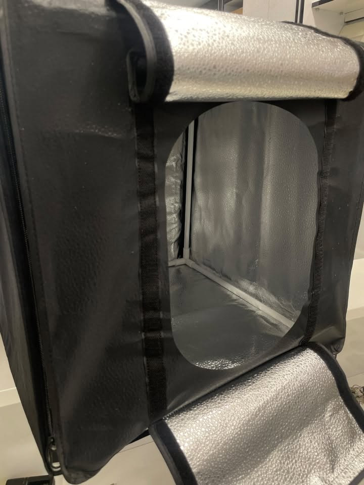 📦✨ اعرض منتجاتك بطريقة احترافية وخليها تبيع نفسها!

إذا عندك متجر أو تبيع أونلاين، بوكس تصوير المنتجات هو الحل حتى تطلع صورك بجودة عالية وإضاءة مثالية بدون تعب.

✅ إضاءة متوازنة وواضحة
✅ سهل التركيب والاستخدام
✅ مناسب لتصوير الإكسسوارات، العطور، الساعات، الإلكترونيات وغيرها
✅ يمنح منتجاتك مظهر احترافي يزيد من جاذبية الإعلان

لا تضيع الفرصة وارتقِ بجودة صور منتجاتك من أول لقطة! 📸🔥

📍 العنوان: بغداد – الباب الشرقي – مجاور عمارة الوقف القادرية
📞 للاستفسار والطلب:‭***********‬

السامر لمستلزمات التصوير الاحترافي
كل ما تحتاجه للتصوير… بمكان واحد. 📷
