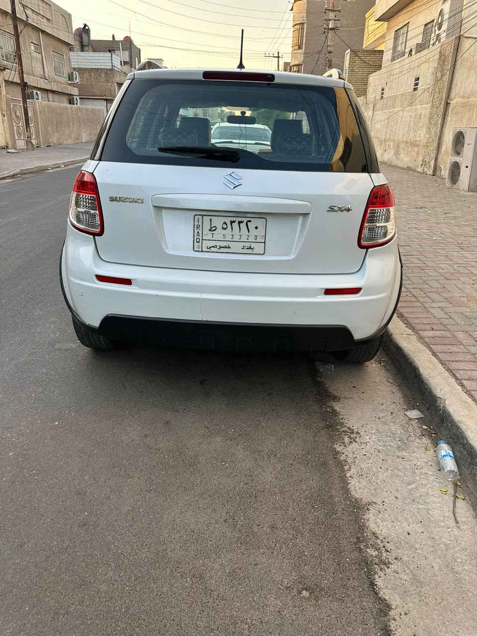للبيع: سوزوكي SX4 موديل 2014 (بحالة الممتاز)
سيارة عائلية واقتصادية جداً، نظيفة بحالة الشركة ومكفولة 
بالكامل:
 البودي: مكفول من الصبغ والتكحيل والدعمات بالكامل (صبغ شركة).
 المحرك والقير: بحالة ممتازة جداً وبدون أي مشاكل أو مصلحات.
 التبريد: شغال وبحالة ممتازة جداً (ثلج).
 الداخلية: نظيفة جداً بحالة التخم الأصلي ومعتنى بها.
 الأوراق: سنوية بغداد، الأوراق جاهزة والتحويل مباشر بدون غرامات.
السيارة جاهزة للركوب وما تحتاج أي مصاريف نهائياً.
السعر المطلوب: [أدخل السعر هنا، مثلاً: 8,500$ أو85 ورقة وقابل للتفاوض البسيط]
للتواصل والاستفسار (واتساب / اتصال): [***********]
المكان: بغداد - [الكاضميه]
