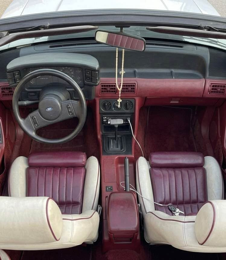 1989 Ford Mustang Foxbody 🔥

أيقونة الثمانينات والـ Muscle Car الحقيقي! 🐎💨

🛠️ المواصفات والتفاصيل:

 الموديل: فورد موستنج (Foxbody)

 سنة الصنع: 1989

 المحرك: 5.0L V8 (Small Block Ford) 🔥

 ناقل الحركة: [ أوتوماتيك Automatic]

 الدفع: خلفي (RWD) ⚙️

 السياره بلادية و كلش حلوه نصبتهه

محرك كير بلاد مكفولات 

كشف شغال كهرباء

جام اوتو 

داخل جلد لونين 

رقم بغداد حلوه رقمهه باسمي سعرهه مناسب 

مكانهه بغداد حي القادسية للاتصال *********** بغداد, العراق
