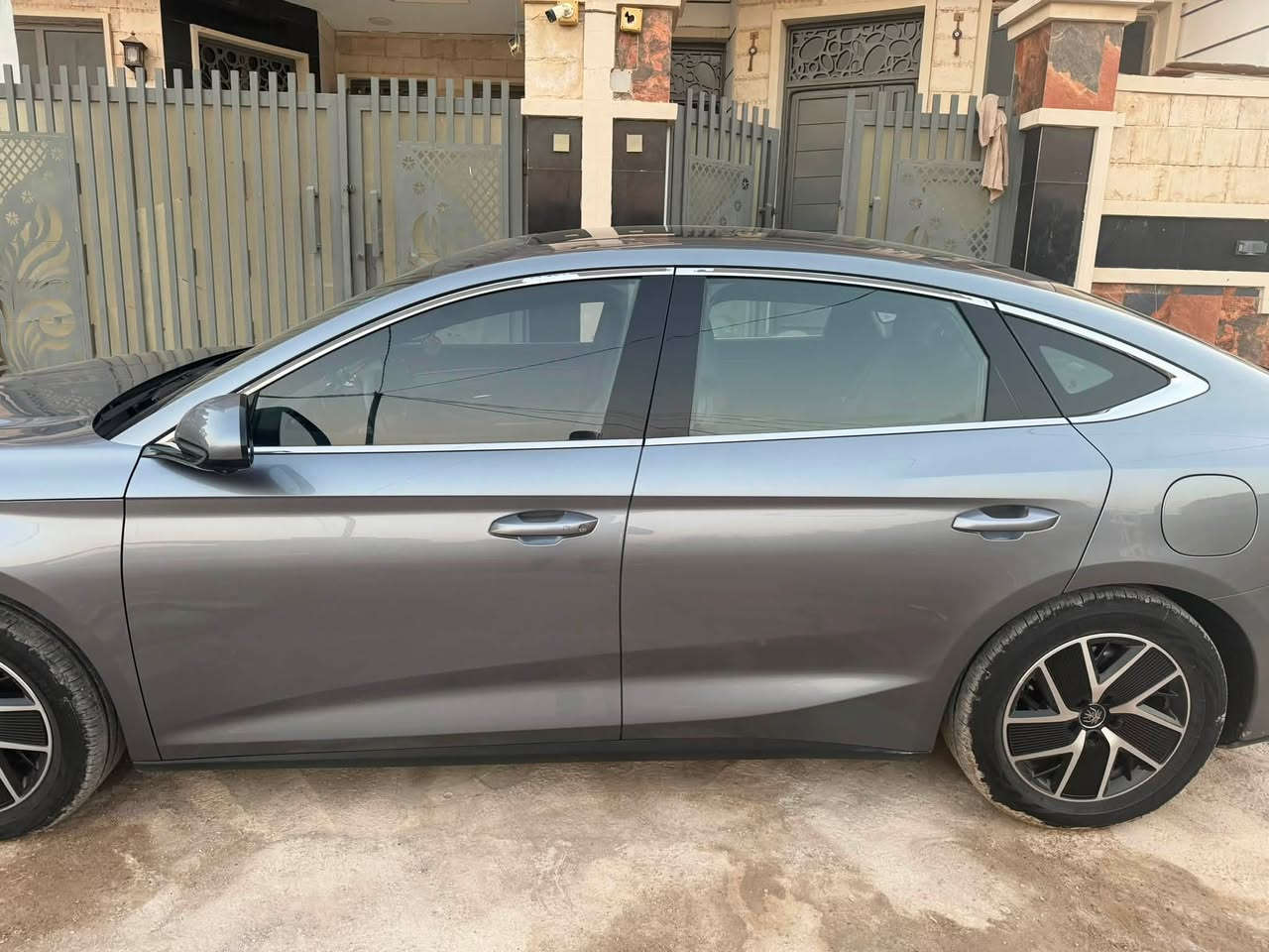 كن ل 2025 بطاريه 120 ماشيه 14500
كامره 360
داخل زيتوني 
حساس امامي خلفي
شاشه جبيره دواره 
دخول ذكي
بصمه اباوب
كرسي السايق كهرباء
حساس بالمريات 
بيه ملاحضه شارحه بالفديو 
مكفوله من الصبغ والبارد وال بيدي ار

25 ونص وبيه مجال 
***********
