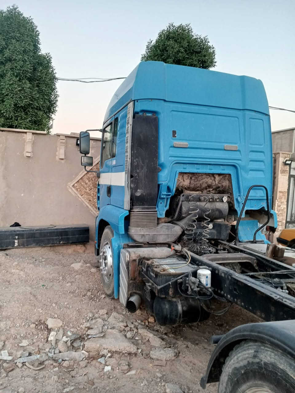 سلام عليكم البيع مان تيكه 2001جديده مكينه جديده لا تبخير ولا تنقيص حجم المكينه 410 كير شاصي مكفول سنويه 28 مربوطه نساف هاذ رقم الهاتف  ‪***********‬‏

