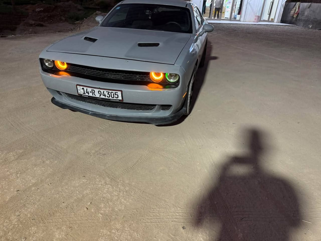 * 🚗 الموديل: Dodge Challenger 2015
* 🔰 الفئة: SXT 
* ⚙️ المحرك: 3.6 لتر V6 Pentastar
* 🔧 القير: أوتوماتيك 8 سرعات
* 🛞 الدفع: خلفي RWD
* ⛽ البنزين: بنزين عادي 
  * 🚗 الحادث: ￼جاملغ الخلفي 
 * صبغ عام بدون تغير لون 
*تبريد تدفئه شغال 
*حداده جيد جيداً 
سنوية ب اسمي 
المكان البصرة - شارع القرنة -هوير 
السعر 128 ورقه وقابل للتفاوض😊
رقم الهاتف /***********
