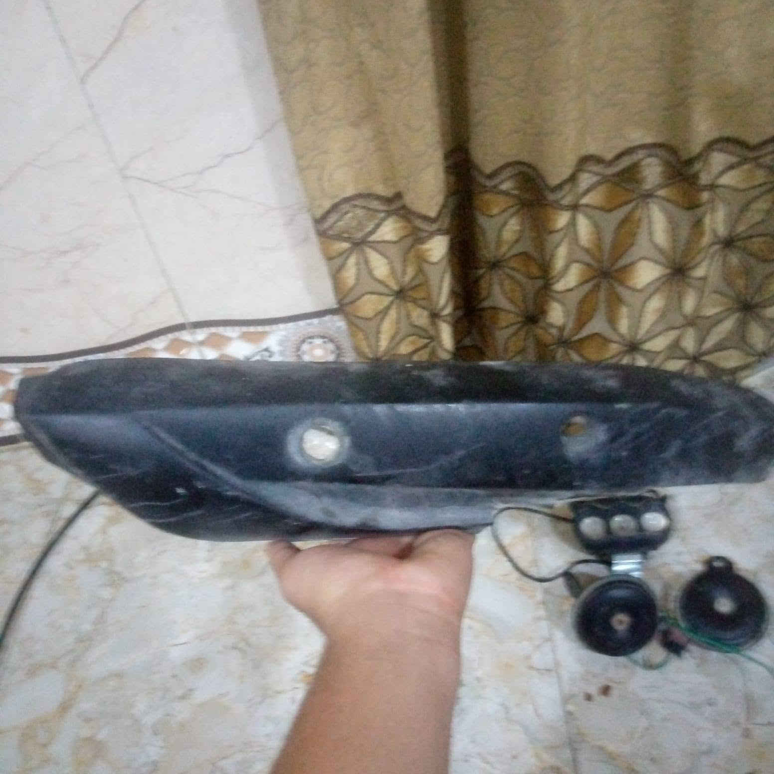 السلام عليكم غراض ماكس تفصيخ للبيع هورنات وكلوب بومه ودبل خلفي بلادي شرط شغال وتفصيخ ويدات بريكات امامي وخلفي وسيم بريك خلفي واقيه صالنصه وجك صفح وكويل ناريه كلهن نضاف وملات تفصيخ سعرهن 25 قفل سعرهن بلاش سعر دبل خلفي اصلي تفصيخ شغال العنوان نجف حي العسكري فقط اتصال او وتساب توصيل ماعندي ***********
