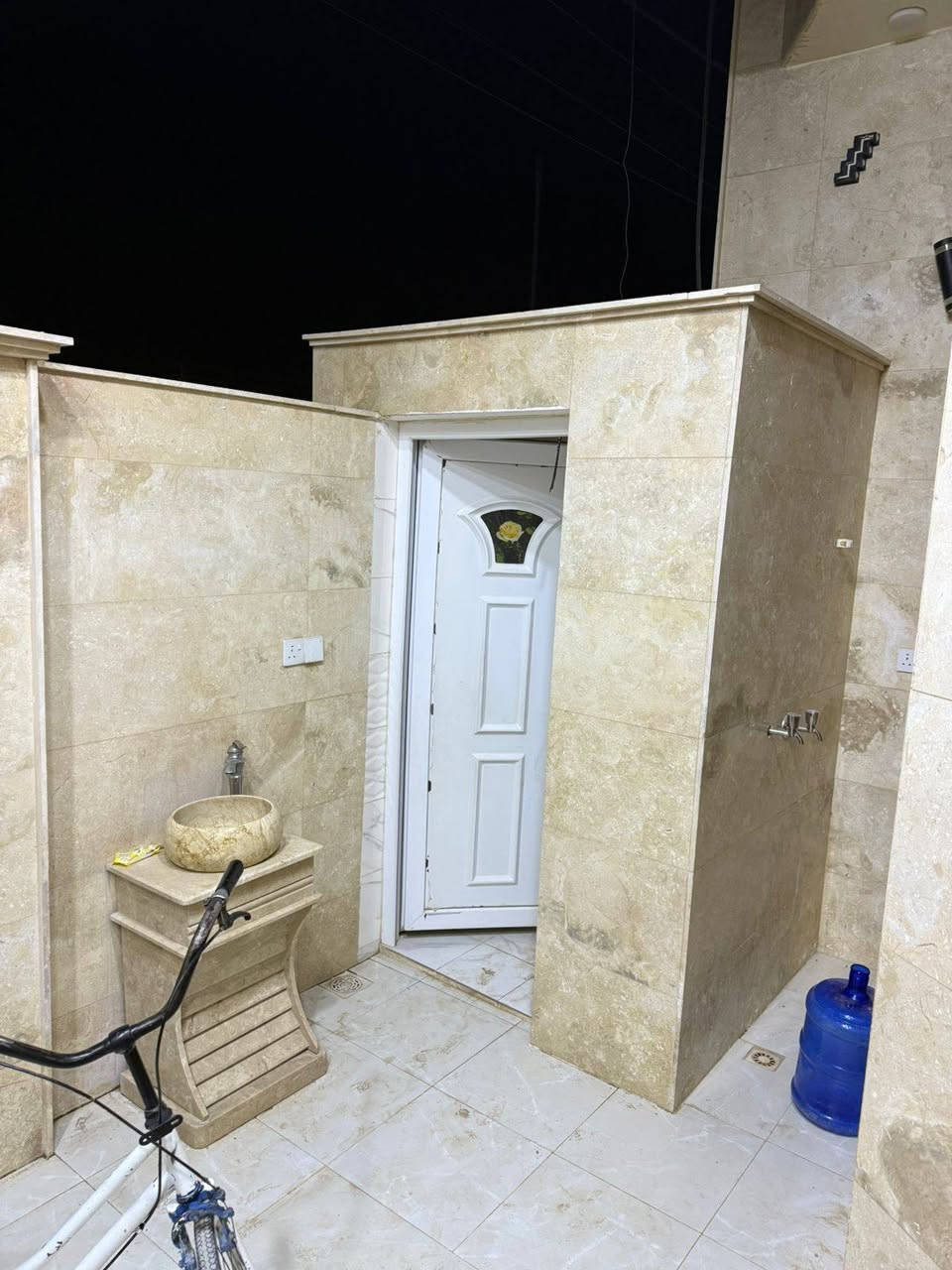 المشتمل للبيع بناء حديث درجة أولى مطلوب مبادرة موقع حلو على ساحه مساحة ١٢٥
التفاصيل سالم المياحي ***********
