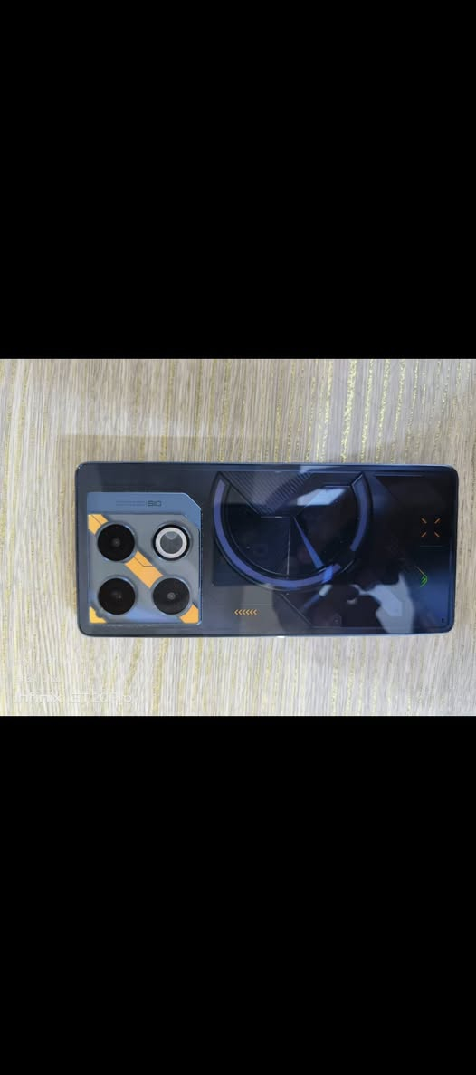 سلام عليكم
للبيع: Infinix GT 20 Pro 🔥🎮
​جهاز نضافته 100% بحالة الزيرو (نظيف جداً وبدون أي مشاكل أو شخوط) 🔥
​📱 أبرز مواصفات الجهاز:
​الذاكرة والتخزين: ذاكرة داخلية 256 جيجابايت مع رام 12 جيجابايت (مع إمكانية توسعة الرام).
​المعالج: معالج ألعاب قوي جداً MediaTek Dimensity 8200 Ultimate (4 نانومتر) مع معالج رسومات مخصص للألعاب.
​الشاشة: شاشة AMOLED بحجم 6.78 إنج بدقة +FHD ودعم 144Hz (سلاسة فائقة وسرعة استجابة عالية باللمس).
​الكاميرا: خلفية رئيسية بدقة 108 ميجابكسل مع مثبت بصري (OIS) + كاميرا سيلفي بدقة 32 ميجابكسل.
​البطارية والشحن: بطارية 5000 مللي أمبير تدعم الشحن السريع بقدرة 45 واط (مع دعم ميزة Bypass Charging لتغذية الجهاز مباشرة أثناء اللعب بدون رفع حرارة البطارية).
​الصوت: سماعات استريو مزدوجة بتونس من JBL.
​التصميم: إضاءة RGB خلفية تفاعلية مميزة وشكل جيمنج عصري.
​📦 الملحقات: (: الكارتونة / الشاحن الأصلي / السماعات / الكفر).
📍 المكان: (بغداد الوشاش)
💰 السعر: (300 قابل للتفاوض)
​📞 للتواصل والفسر: يرجى المراسلة على الخاص أو الاتصال على الرقم: (***********) متوفر واتساب

نص مكتوب في الصور:
- ٠٤:١٨ ٢٠٢٥/٠٧/١٦
- بغداد، العراق
- Infinix GT 20 Pro
- بغداد, العراق
- ٠٤:١٧ ٢٠٢٥/٠٧/١٦
- ٠٤:١٩ ٢٠٢٥/٠٧/١٦