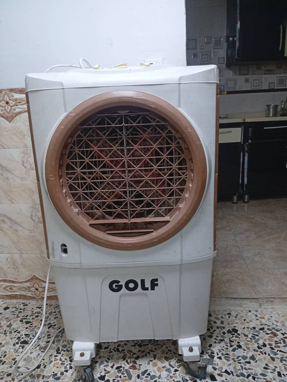 غراض للبيع بسعر مناسب جداً

الثلاجه ١٥٠بيها مجال تشتغل تبريد وفريز كلشي مابيها .

البراد ٢٠الف .

المبرده البيضه الكبيره١٢٠وبيها مجال 

المبرده البنيه الصغيره ١٠٠الف وبيها مجال

الطباخ١٠٠ وبيه مجال 

للتواصل والاستفسار 
*********** ابو عباس .
