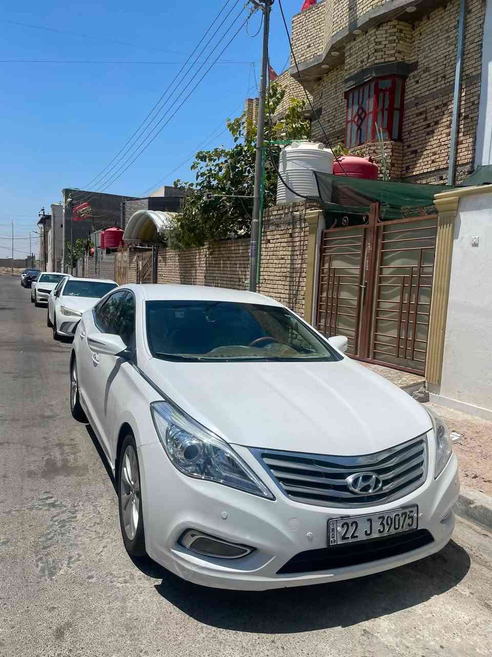 السعر ١٢٥
هيونداي ازيرا ٢٠١٥ خليجي 
رقم اربيل مجدد للـ٢٠٣٠ الرقم الجديد 
مكفوله من الضربه و الصبغ بيها فقط دحجه بالباب مال الراكب و الدعاميات مصبوغه 
محرك ٦ سلندر ٣٠٠٠ مفتوح بشرط النشاط ولا تنقيص ولا تبخير 
باسم كردي شرط الوكاله و التحويل 
مكاني بصرة حي المهندسين 
رقمي ***********
