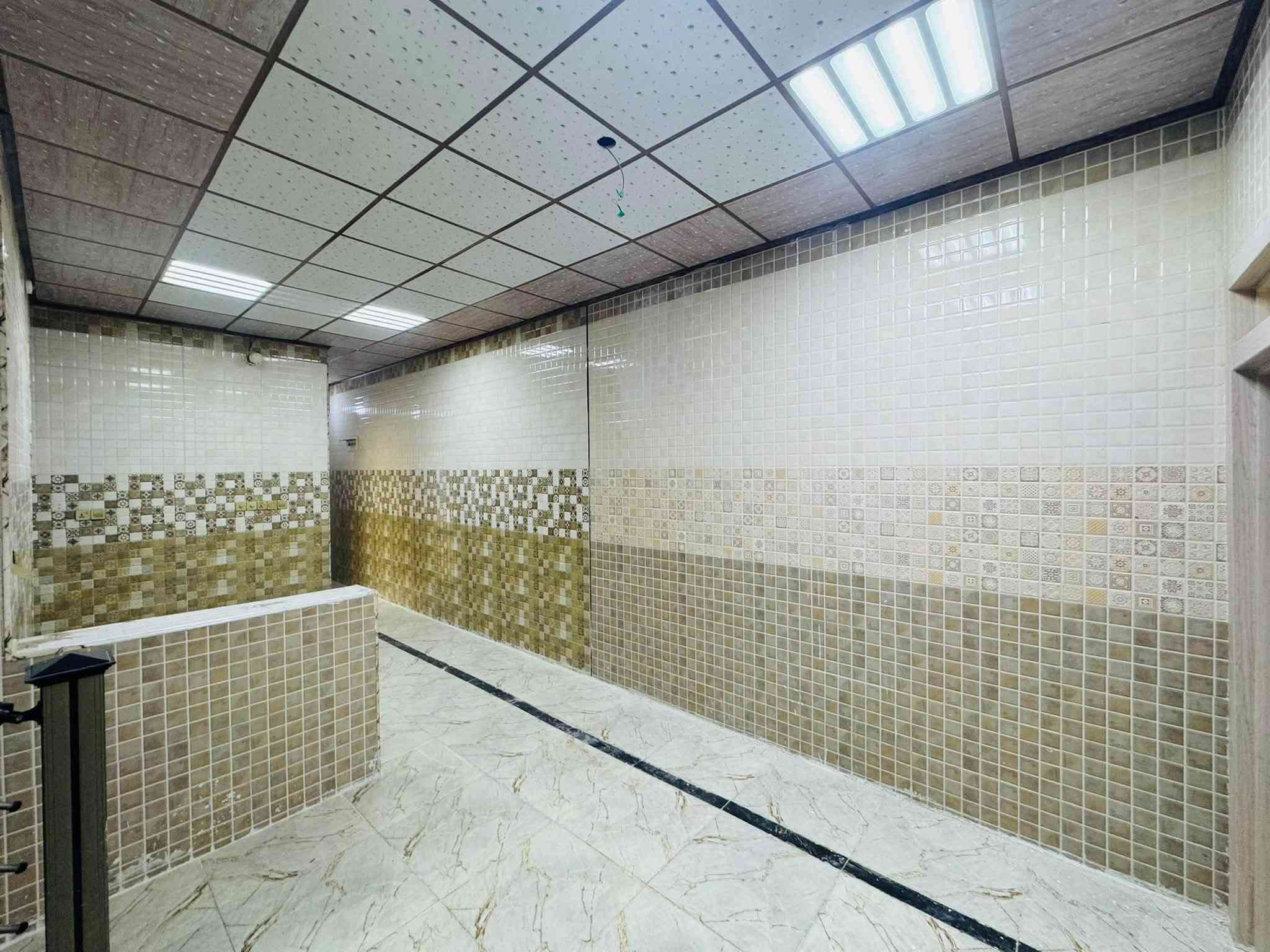 سلام عليكم بيت البيع ١٠٠ متر طابق ونص النجف حي النداء مقابيل الأميرات الأولى على شارع 20 قريب عله شارع المجمعات 
تفاصيل العقار طابو صرف📜
‏طابوك جمهوري 🧱
صب كونكريت شغل 
درجة أولى مال جناي
‏تصميم البيت يتكون 
طابق الأرضي🏠
‏استقبال صالة مفتوحة المطبخ غرفة صحيات داخلية وخارجية منور
‏طابق الثاني🏡
‏ غرفة واحدة صالة صحيات سطح فرشي 
سعر البيت ٩٥ مليون وبي مجال 💵
يوجد فيديو للبيت الاستفسار واتساب 
✅***********📞
